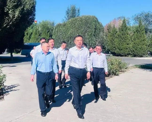 伊犁州黨委書記楊秀理調(diào)研慰問(wèn)盛康宏鑫集團(tuán)